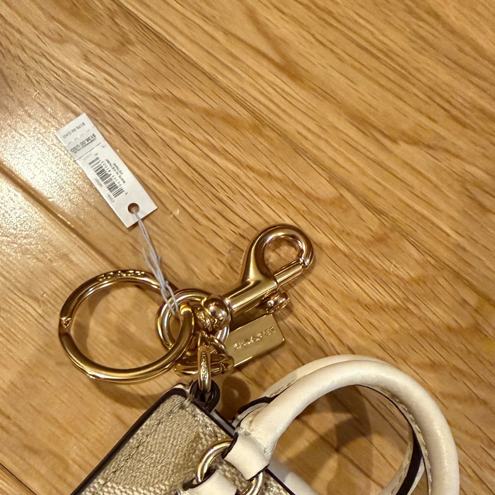 Coach Monogram Mini Tote Keychain NWT - Picture 7 of 8